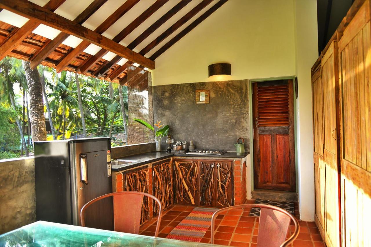 Jardin D'Ulysse & Hard Rock Bed & Breakfast Morjim Exterior photo